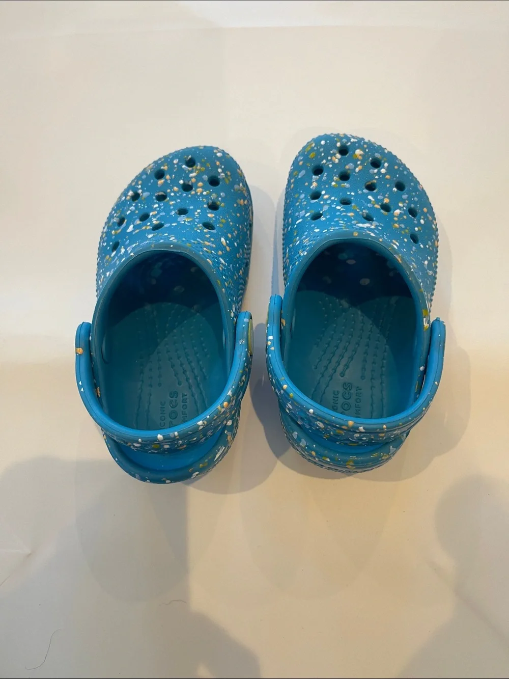 CROCS Kids Blue Speckle Water Clogs with Heel Strap